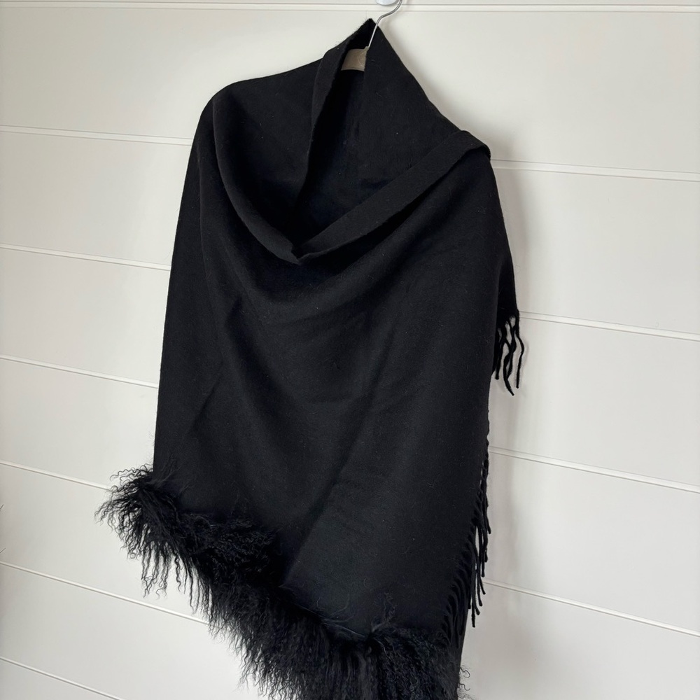 Black Wool Wrap with Fring and  Rabbit Trim Women's Unbranded NEW